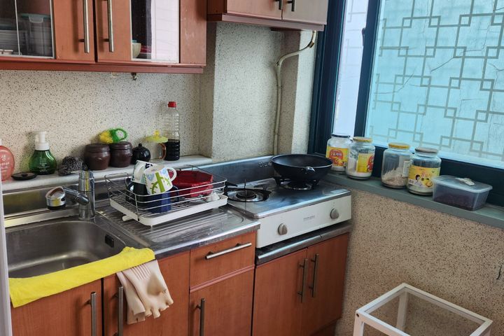 Gwonseon Studio Apartment 4th image