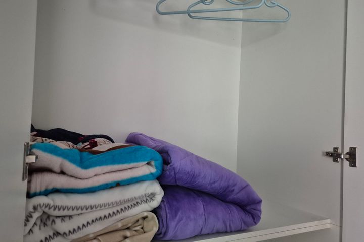Fully furnished studio apartment, walking dis 13th image