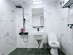 Clean, fully-equipped house 5th image