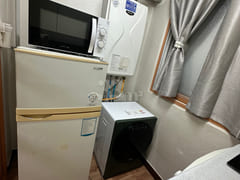 Clean, fully furnished room B in front of Bye 6th image