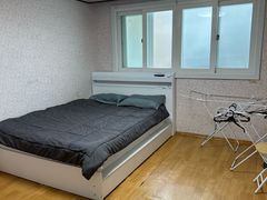 Two rooms, sleeps 4 or more. 9th image