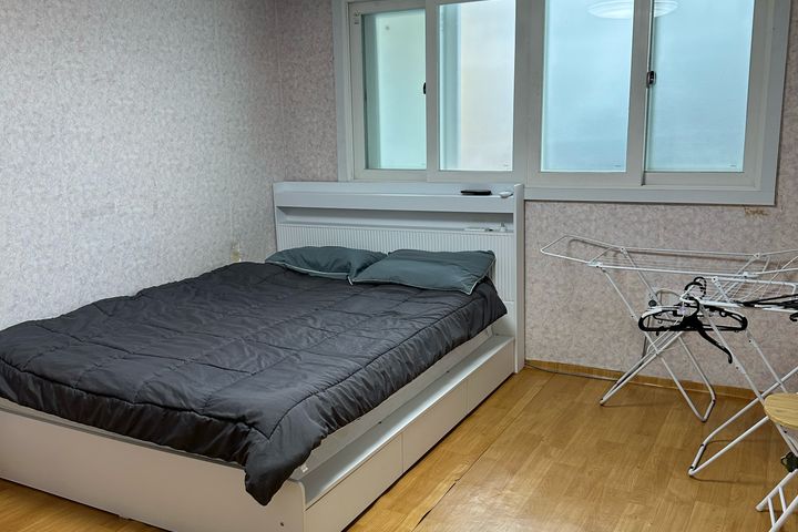 Two rooms, sleeps 4 or more. 9th image