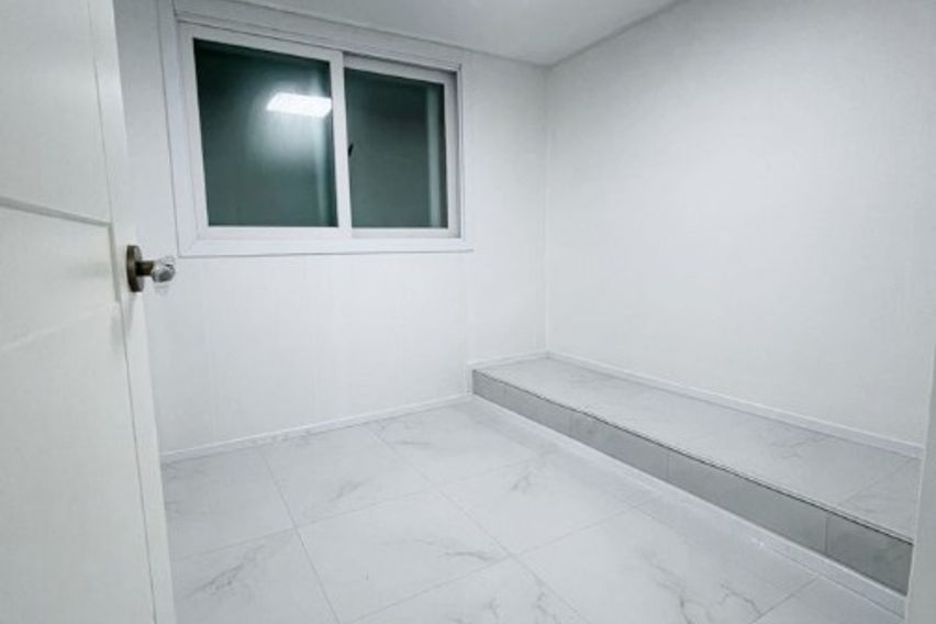 Two-room apartment near the subway station, i 3th image