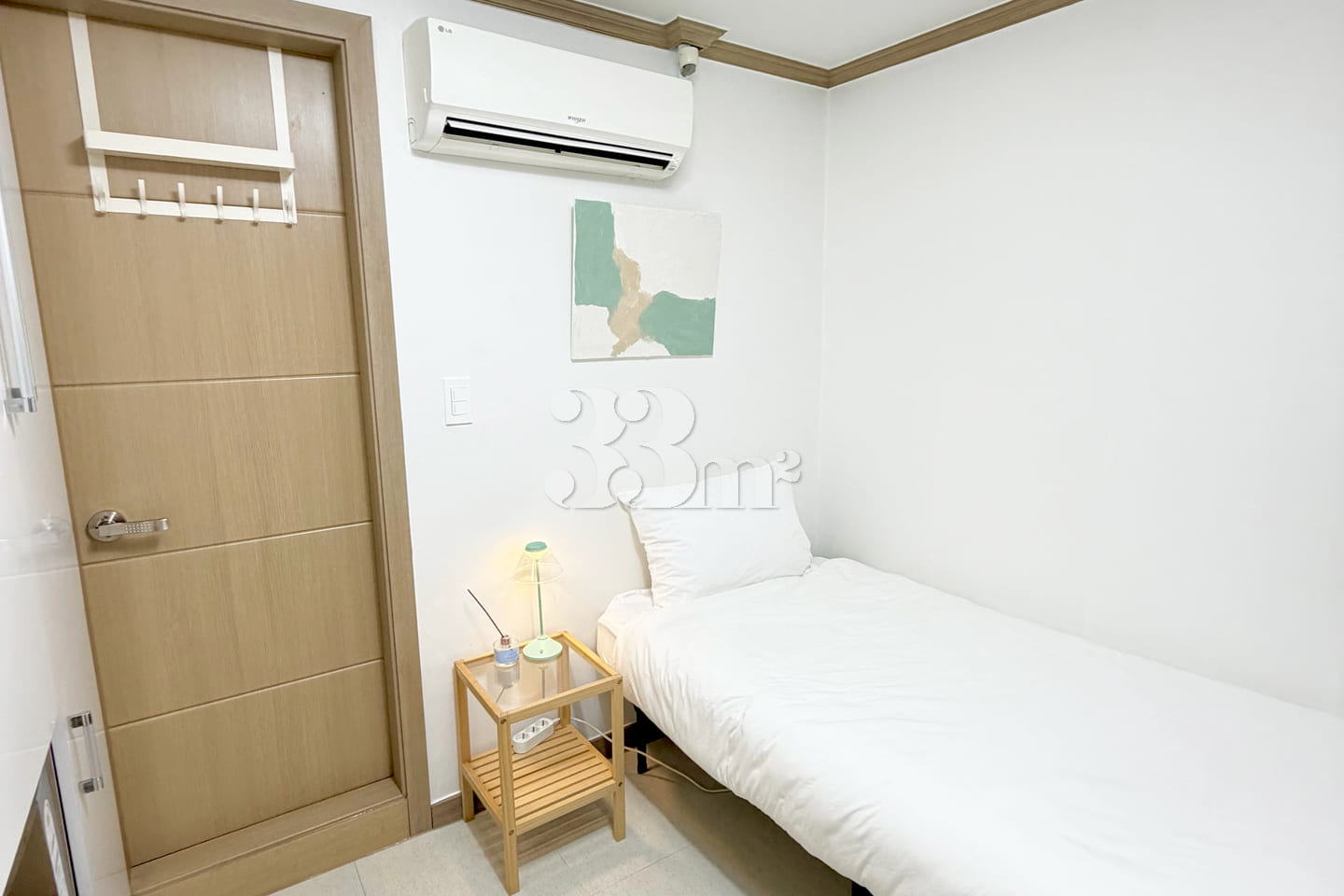 Walking distance: 3 minutes to Sinchon, 9 min 3th image