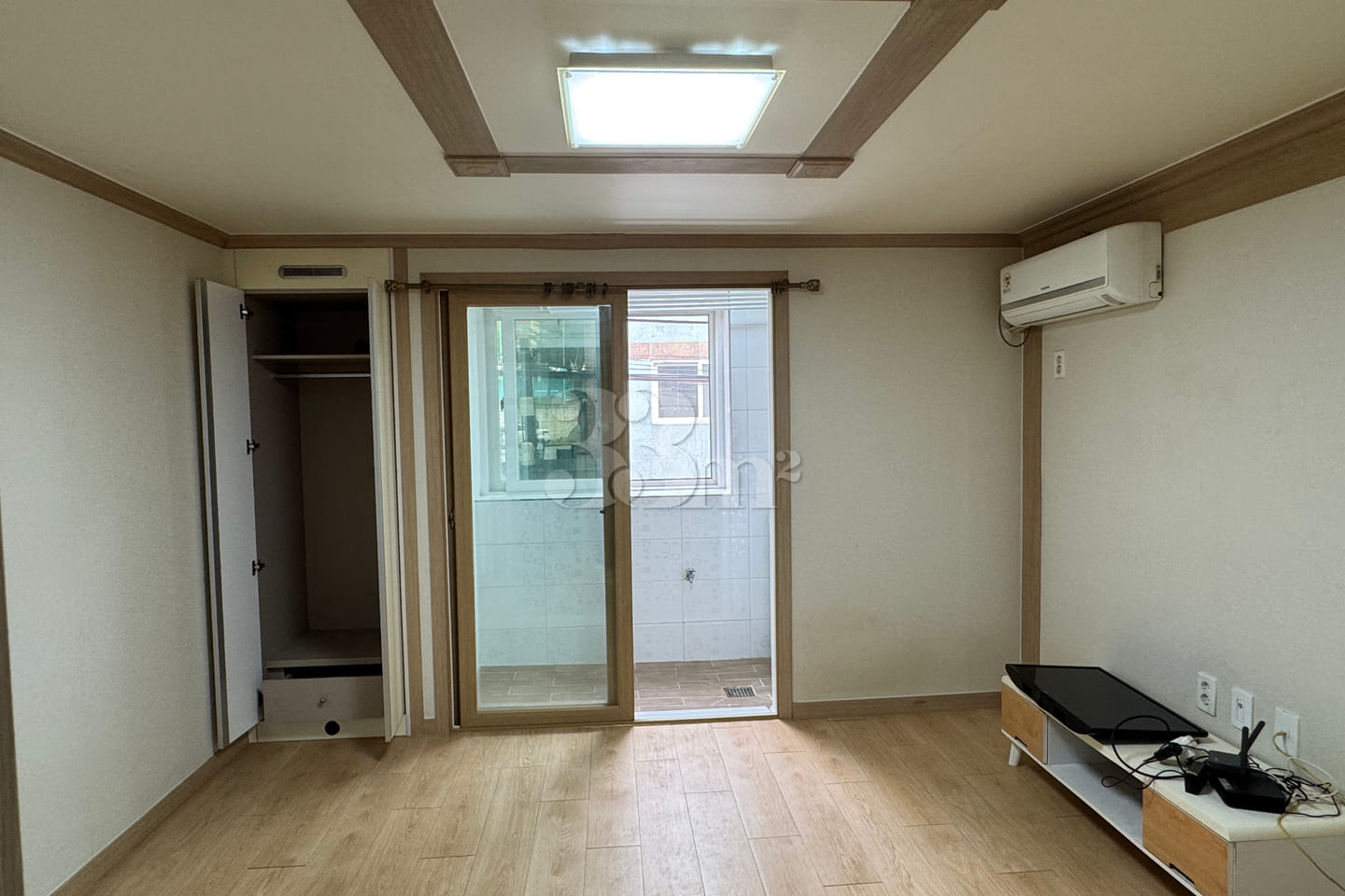Quiet studio apartment near a public office 0th image