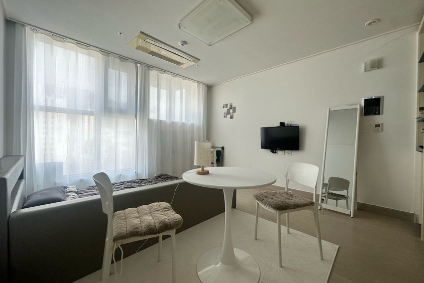 2-minute walk from Jeonpo Station ☀️ Warm Hou 0th image