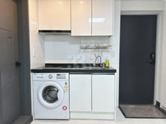 Quiet, newly built home within walking distan 5th image