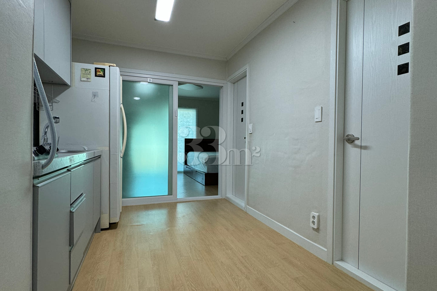 Two-room apartment near the government comple 3th image