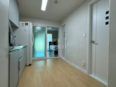 Two-room apartment near the government comple 3th image