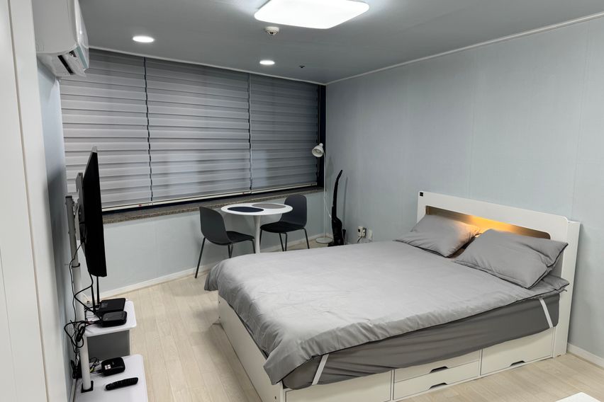 ✨Sinchon Station Area, Fully Furnished Studio 2th image