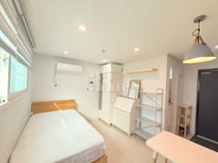 π Cozy, fully furnished, and filled with nat 4th image