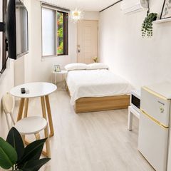 Studio apartment 9 minutes from Yongsan Stati Unit Image