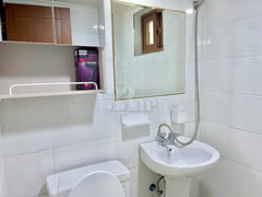 4-Person Room “2 Queen Beds” 9th image