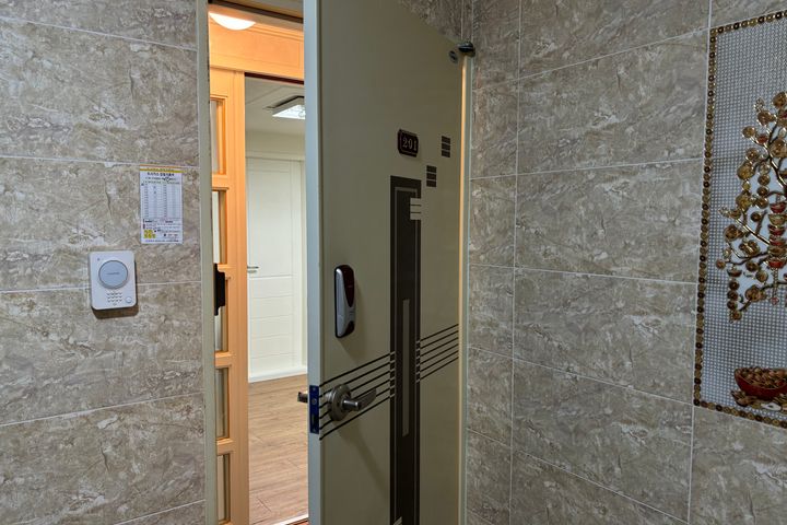 Cost-effective two-bedroom apartment in a dou 9th image