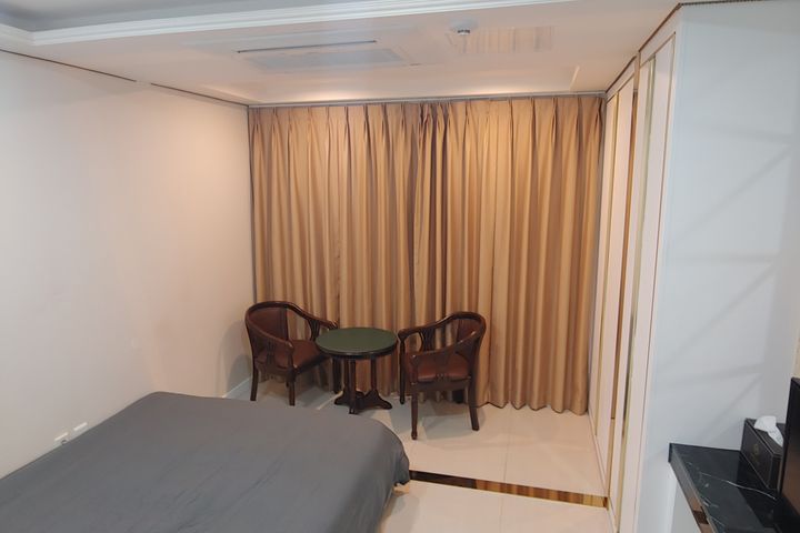 Popular and affordable studio apartments near 1th image