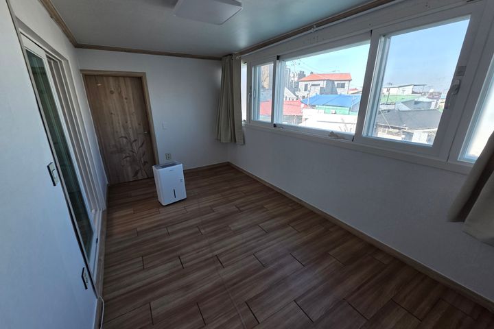 Spacious and affordable room B 9th image