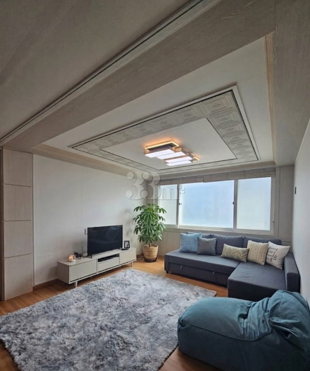 Spacious, sunlit two-room apartment 0th image