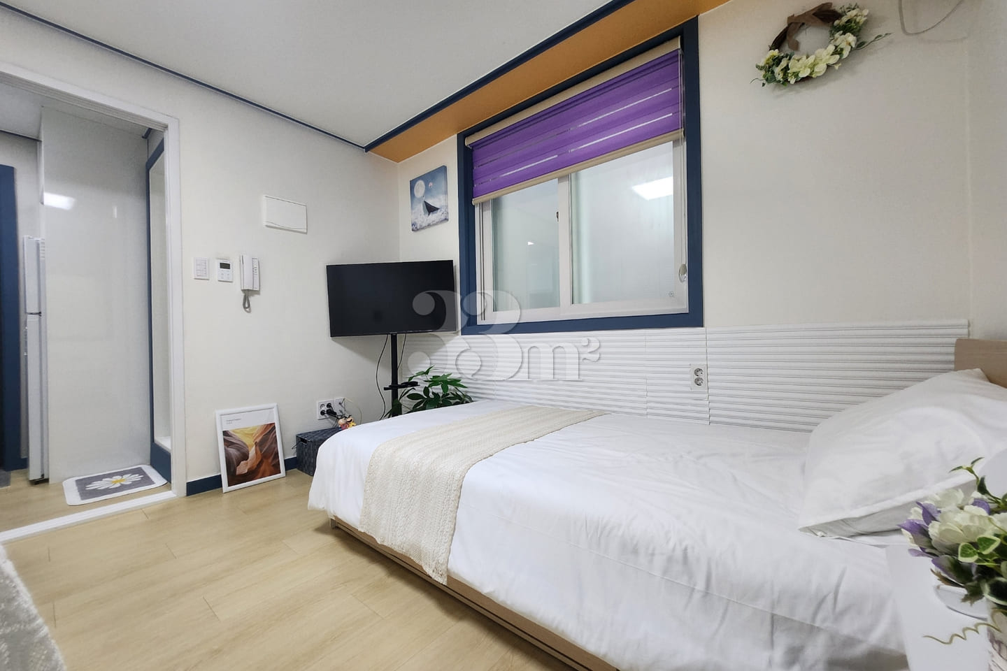 Room 203 19th image