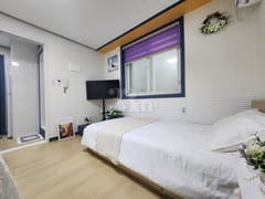 Room 203 19th image