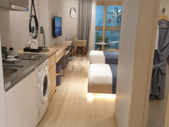 Top-floor hotel-style studio with a view of C 2th image