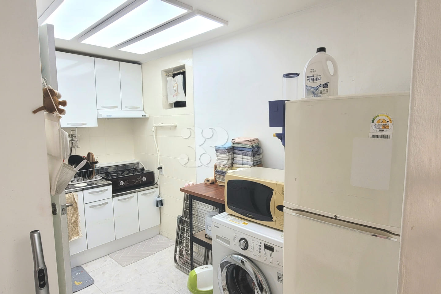 Large studio apartment near Hanti Station 6th image