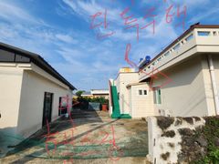 Seogwipo Private Villa with Whirlpool and Gym 4th image