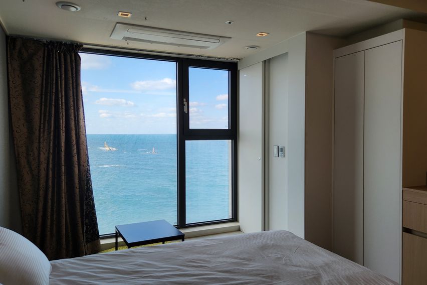 아름다운 바다 위 집 0번째 이미지