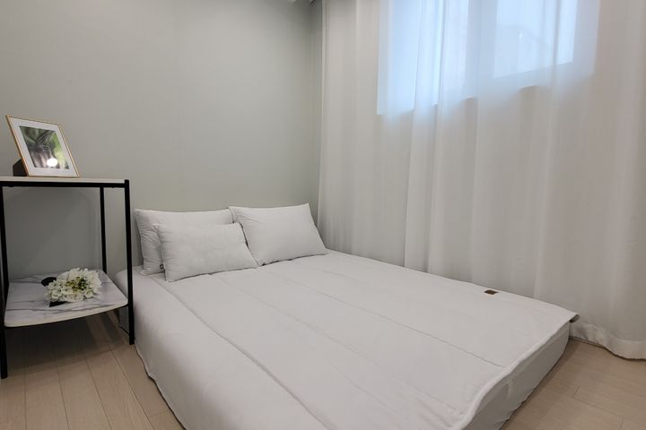 Clean, fully-furnished apartment in Seongbuk- 1th image