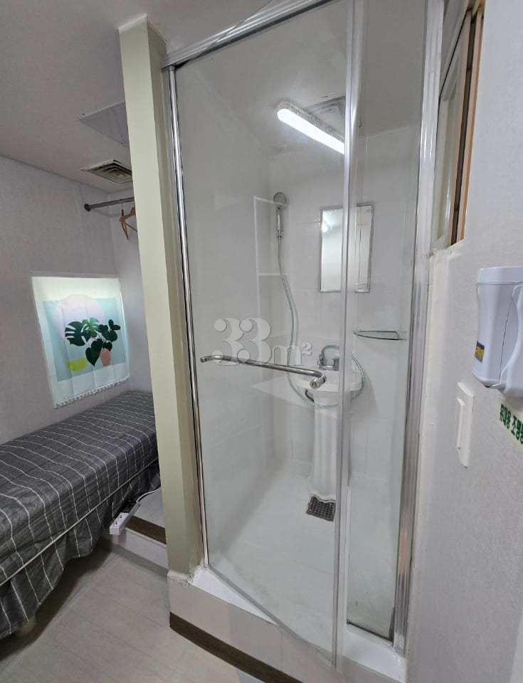 Clean shower room 4th image