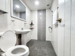 Three-room apartment in the prime location of 12th image