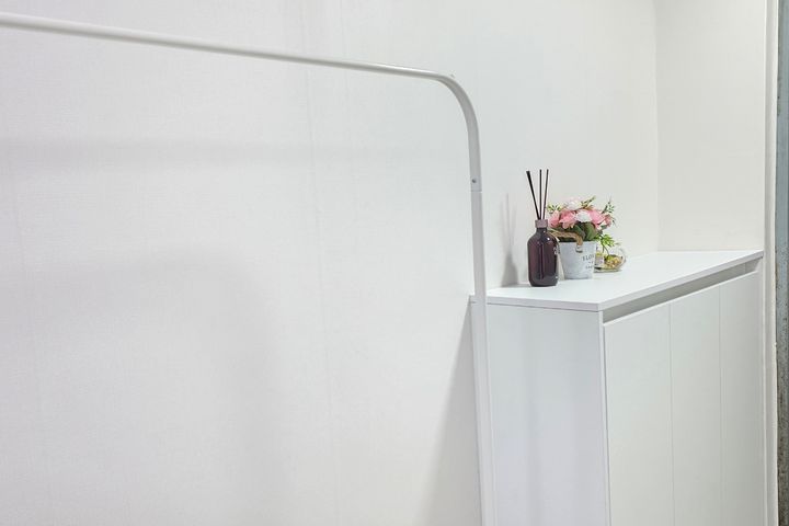 Beachside business studio apartment 10th image