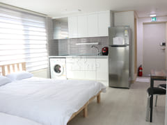 4-person room E, 5-minute walk from the subwa 0th image