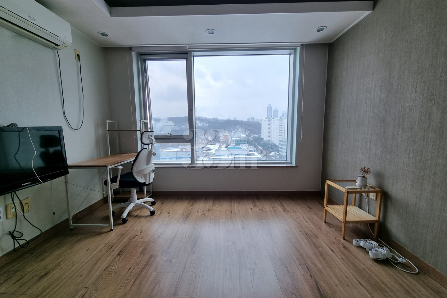 Cozy officetel in Dongtan 2th image