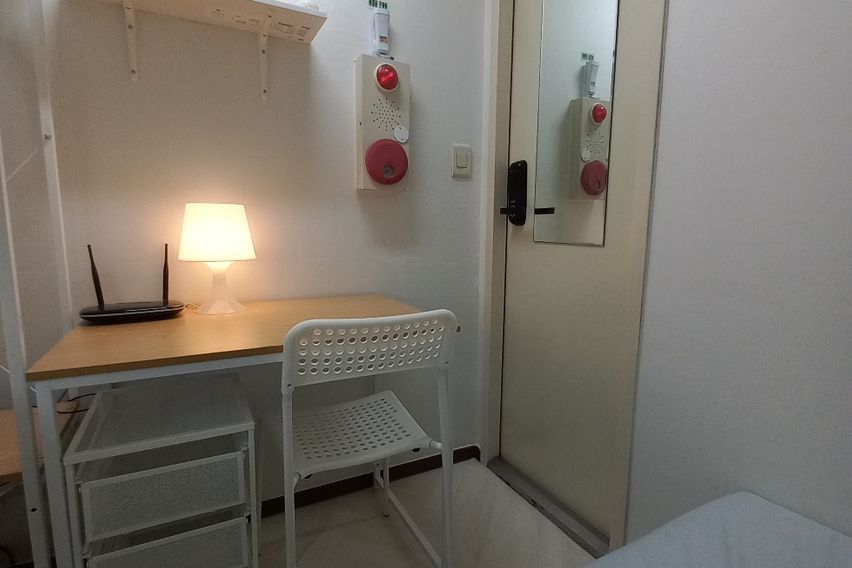 사당역 깨끗한창문있는방