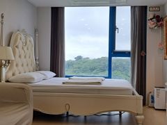 Sunny room in Seogwipo 0th image