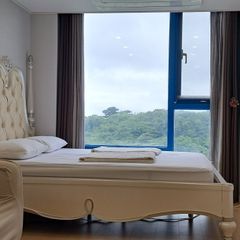 Sunny room in Seogwipo Unit Image