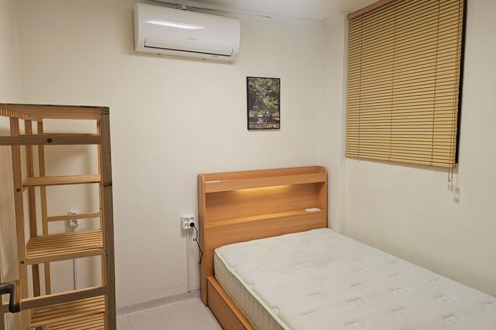 Guwol-gil Hospital Walnut Two-Room 5th image