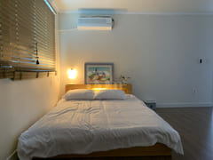 Quiet home with 3 bedrooms and 2 bathrooms 1th image