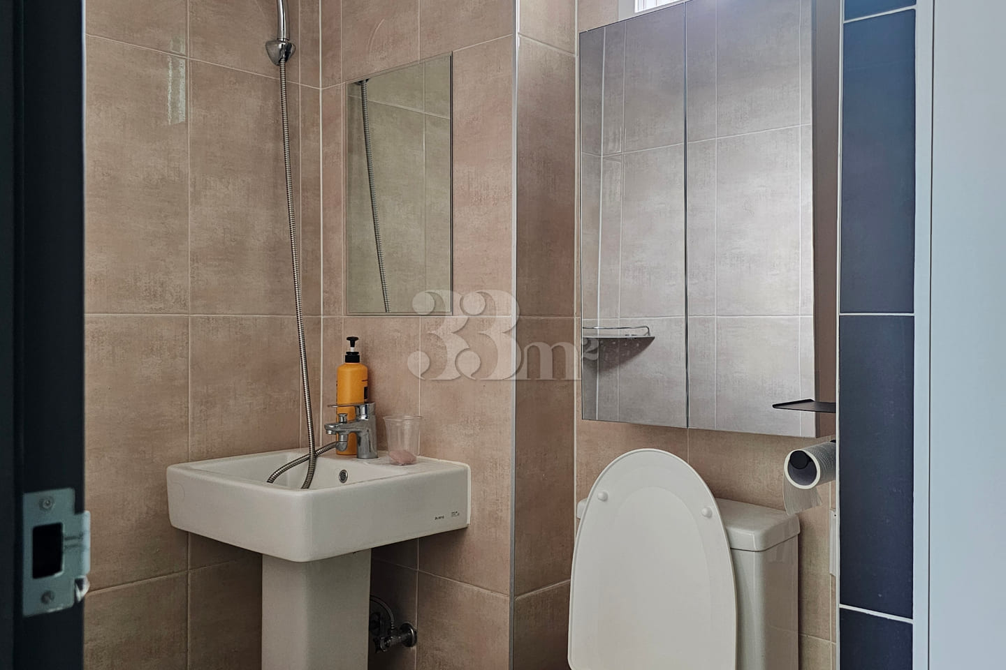 4th floor with a pet cat 9th image