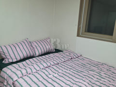 Comfortable Queen-Size Studio 1th image