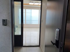 Clean and conveniently located (302) 3th image