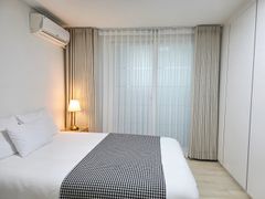 Three-room apartment in the prime location of 18th image
