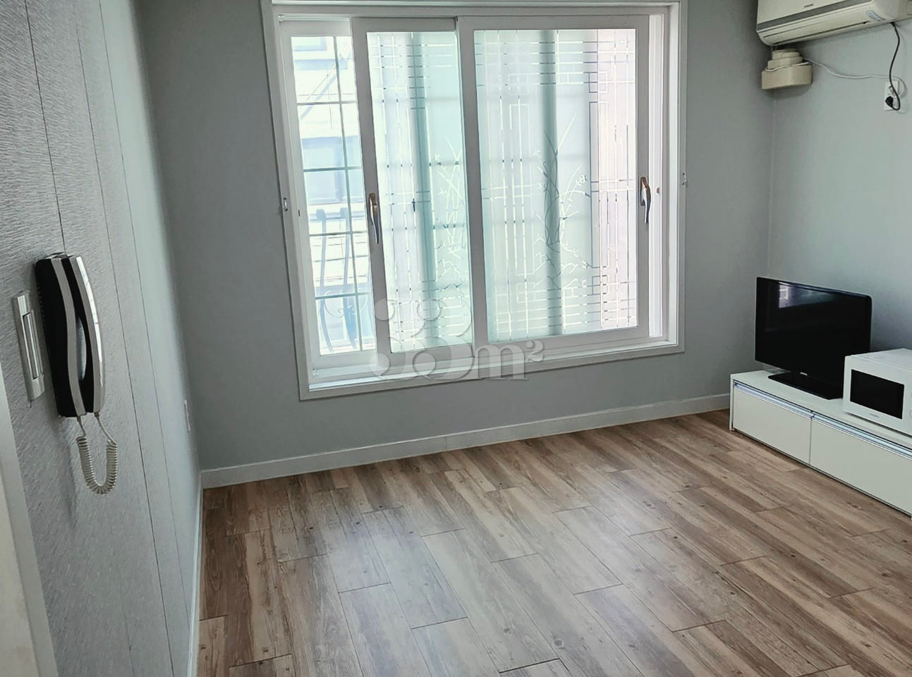 Two-room unit with a living area; short-term 0th image