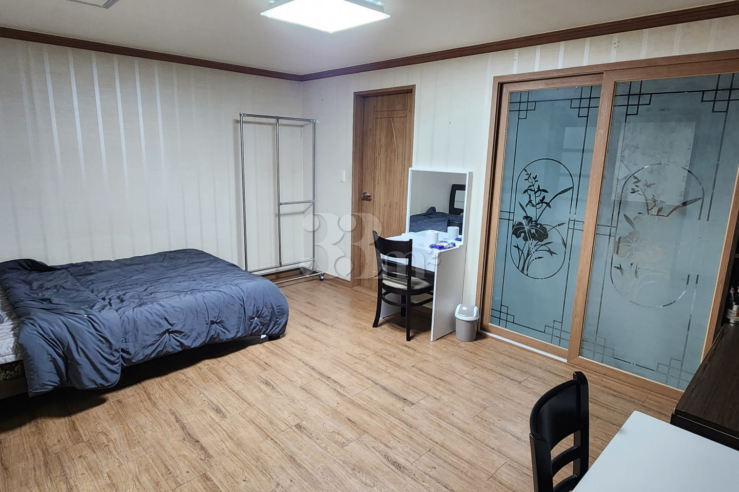 Studio apartment with separate room/balcony 1th image