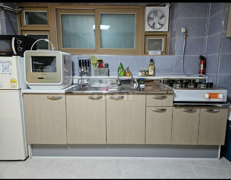 Clean studio apartment (private parking) 10th image