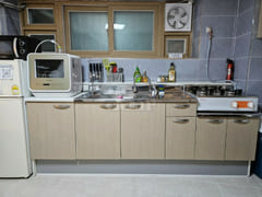 Clean studio apartment (private parking) 10th image