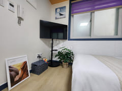 Room 203 5th image