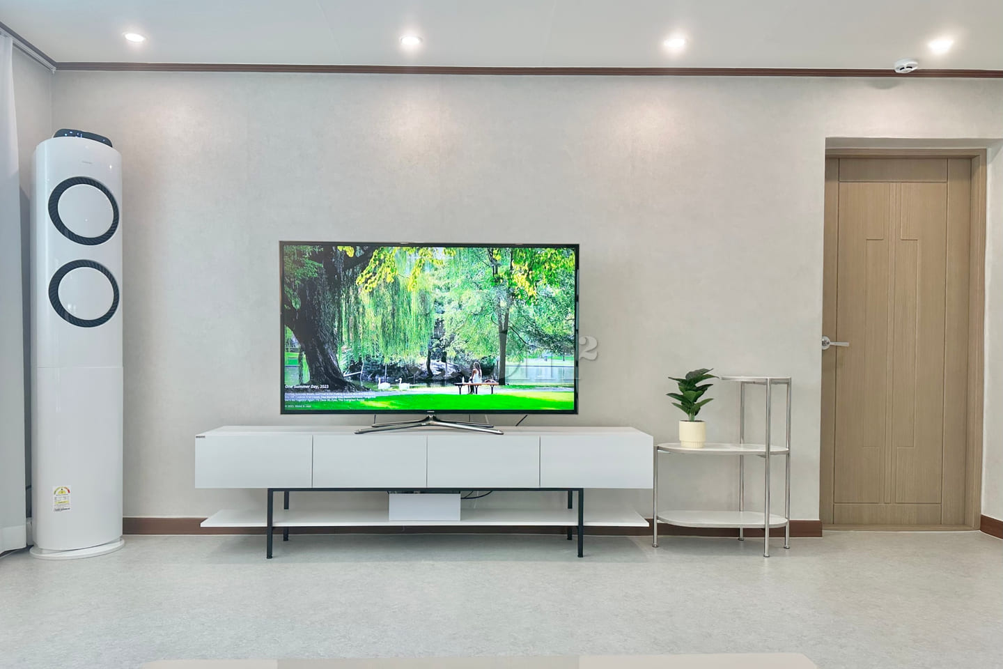 A spacious area with a great view 3th image