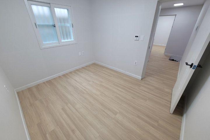 Remodeled two-room apartment, 7-minute walk t 2th image