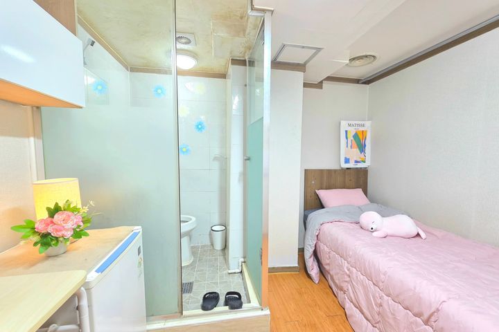 Small and Cozy Room 520 1th image